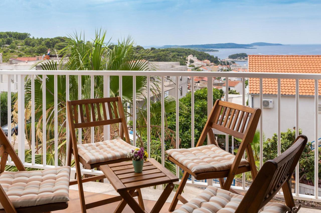 Maki Hvar Town