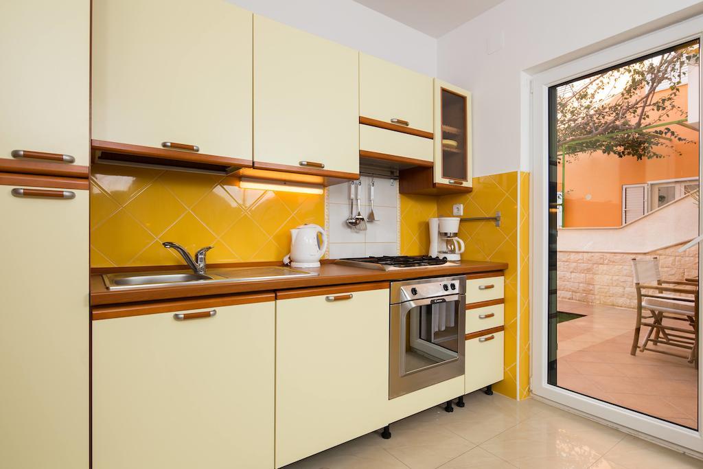 Maki Apartment